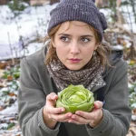 Elle passe l’hiver dehors et finit dans vos assiettes : la plante méconnue qu’on devrait tous semer